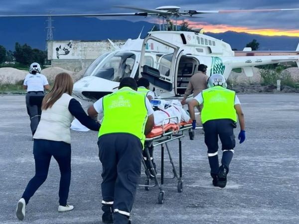Con apoyo aéreo, SUMA garantiza atención oportuna a mujer con complicaciones postparto