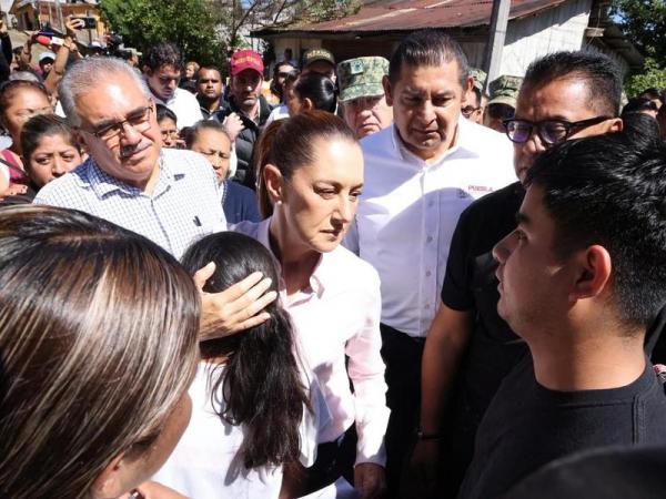 Cobija y atiende la Presidenta Sheinbaum a damnificados en Huauchinango: No vamos a dejar desamparado a nadie