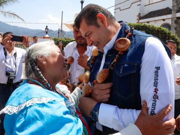 Promueve Armenta desarrollo con agroindustria en Aquixtla