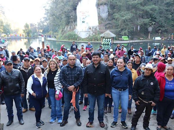 Habitantes de Chignautla realizan faena para dignificar espacios públicos y áreas verdes