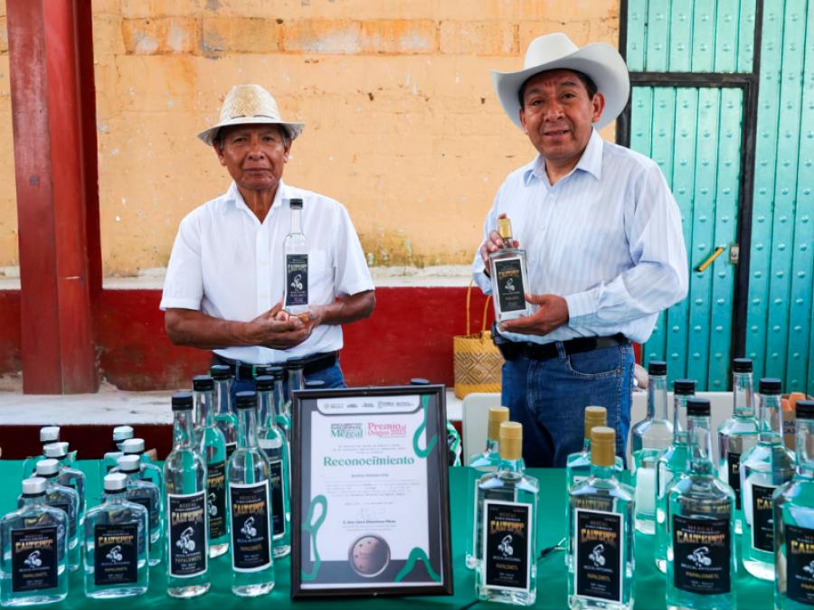 Gobierno Estatal impulsa mezcal, artesanías y riqueza comunitaria en Caltepec