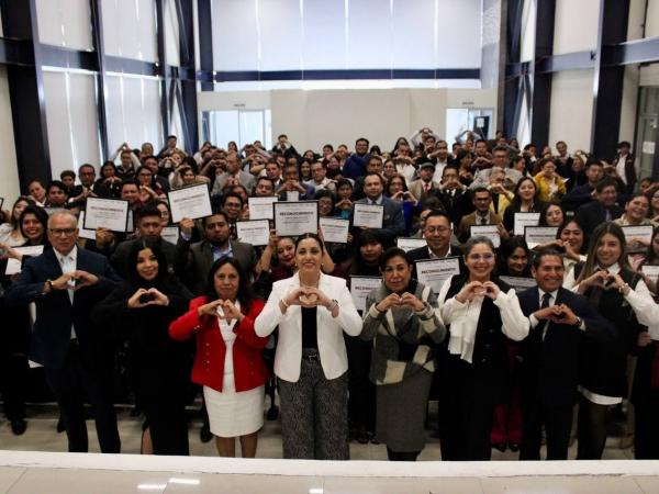 Premian a estudiantes y docentes por su excelencia académica