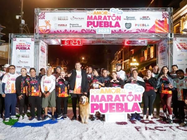 Fiesta deportiva reúne a 20 mil personas en el Maratón de Puebla 2025