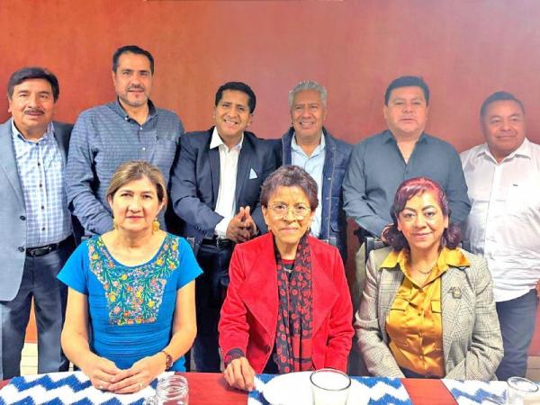 Abrazan sindicatos de educación proyectos de asistencia social que impulsa Ceci Arellano